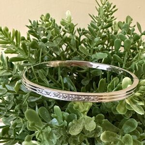 Elegant Gold plated Silver tone Women’s Bracelet with Crystal Accents